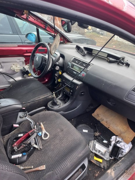 Citroen c4  1.6 minden alkatr�sze
