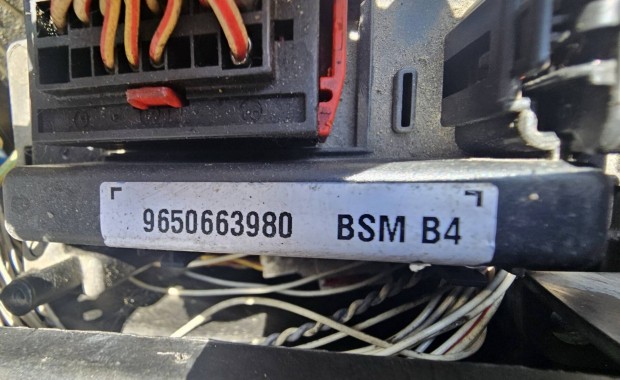Citroen c5 motortéri biztosíték tábla bsm 15000