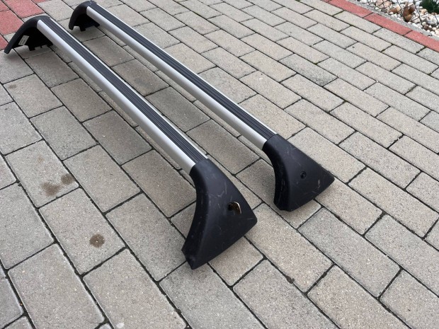 Citroen gyári tetőcsomagtartó Fixpontos csavaros felfogatás. Zárható