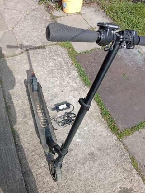 City Blitz elektromos roller, hib�s