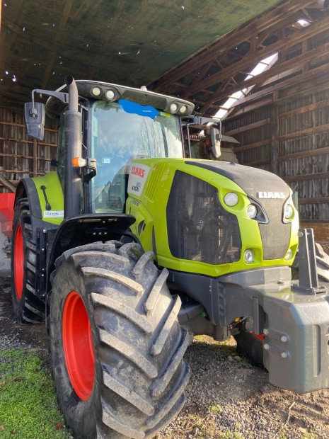 Claas Axion 810 traktor