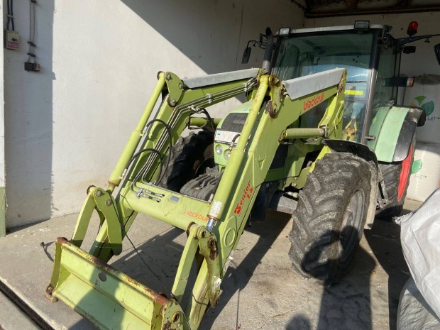 Claas Celtis 446 RC traktor homlokrakodval, adapterekkel