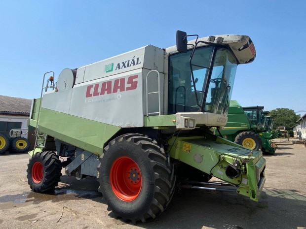 Claas Lexion 440 kombjn gabonaasztallal, vgasztal szllt kocsival