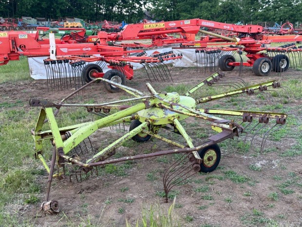 Claas függesztett rendképző, rendsodró, rendkezelő