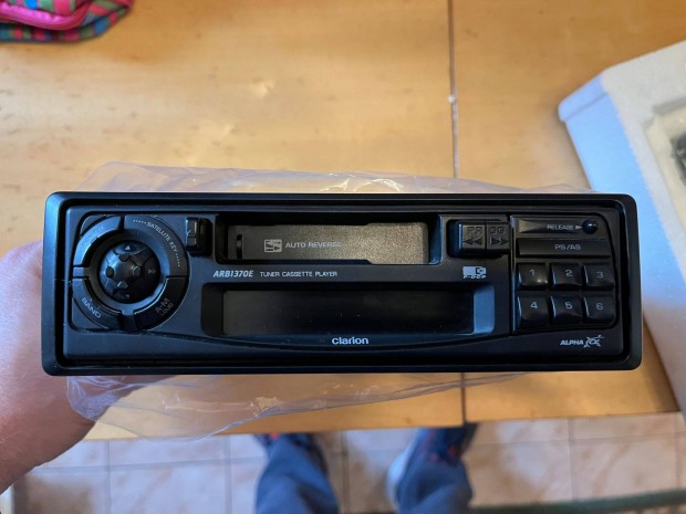 Clarion ARB1370E kazettás autórádió