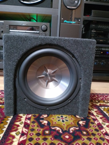 Clarion subwoofer, mlynyom