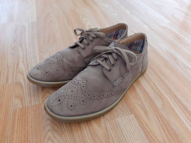 Clarks 46-os b�zs vel�r cip�