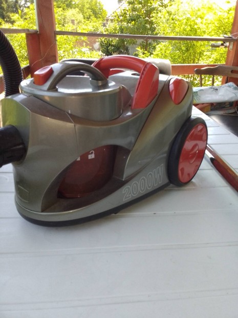 Clatronic BS 1248 2000 watt vákuum tartályos porszívó hibátlan