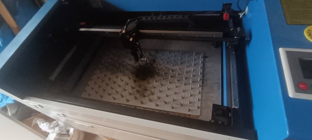 Co2 lézervágó és gravírozó