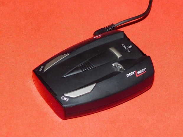 Cobra ESD7100 360 fokos radardetektor, radarjelző készülék