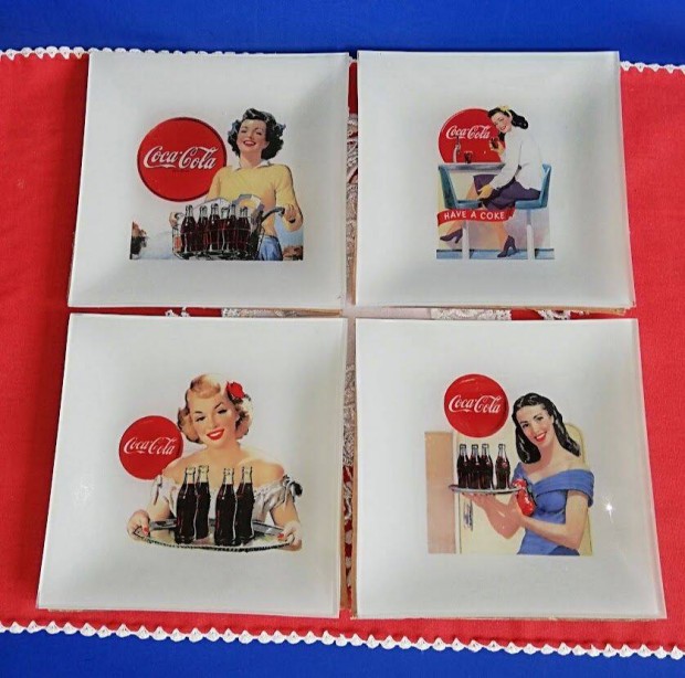 Coca Cola retro mintás üvegtányérok