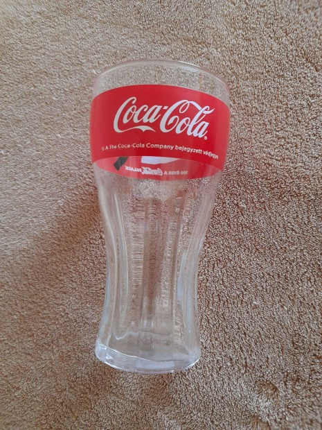 Coca- Cola pohr 100 ves a Coca- Cola palack
