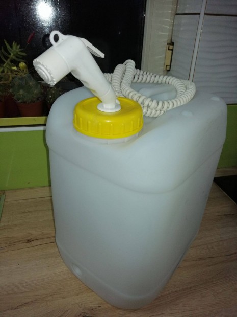 Comet mobilzuhany 12V Aut�ba Lak�kocsiba