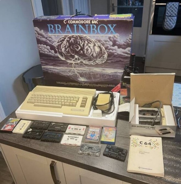 Commodore64 Szett Brainbox dobozos +joystick+kiegszitk