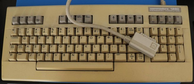 Commodore 128D billentyzetet keresek .Nem csalkar.