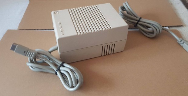 Commodore 128-as tpegysg mkdik
