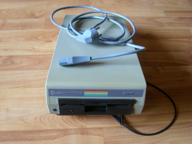 Commodore 1541-es Floppy + ram kbel elad