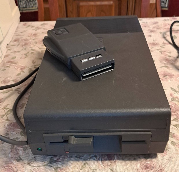 Commodore 1551 floppy meghajt (C-16, Plus/4)
