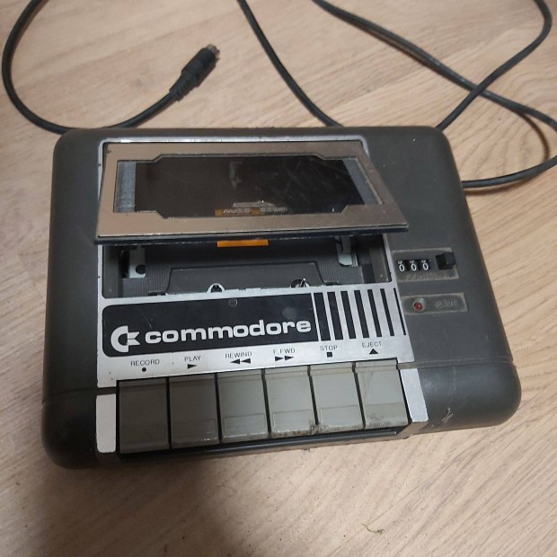 Commodore 16 (C-16), Plus 4 magn, cassette recorder