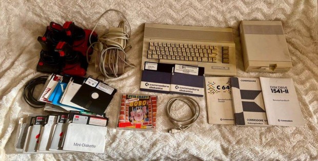 Commodore 64C + kiegsztk