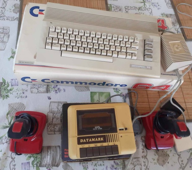 Commodore 64C + magn + 2db joystick