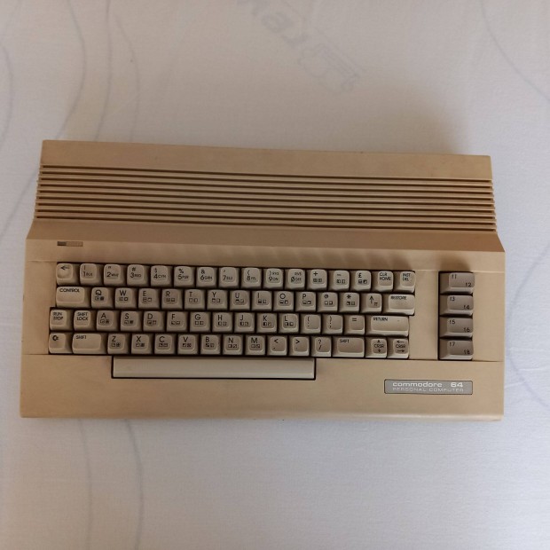 Commodore 64 Personal Computer C64 + tpegysg, magn, s krtya