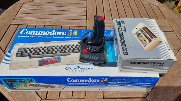 Commodore 64 + kazetts egysg + joystick
