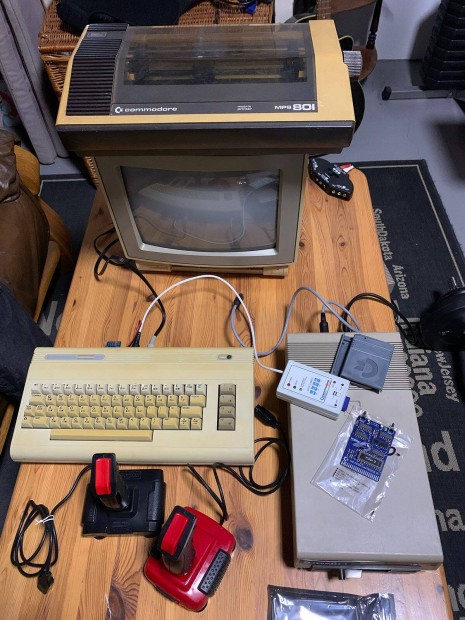 Commodore 64, monitor, floppy, nyomtat, SD2IEC stb