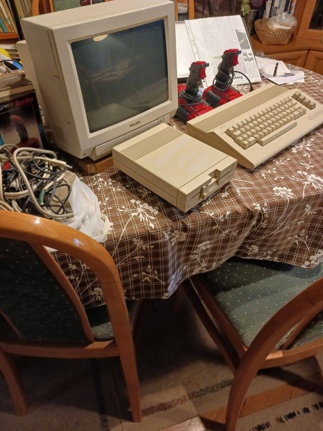 Commodore 64 komplett szmtgp elad