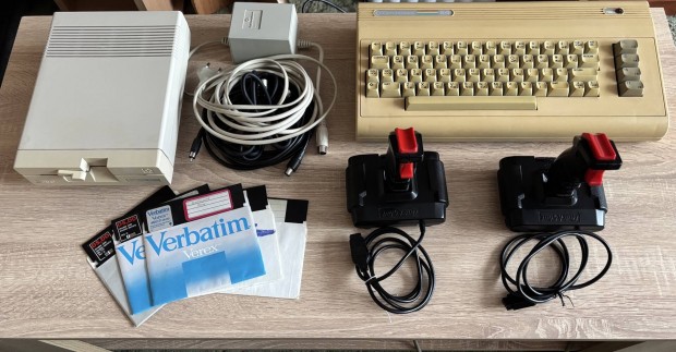 Commodore 64 szett 40 jtkkal