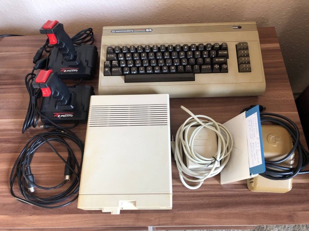 Commodore 64 szett + 16 jtk