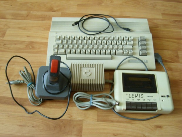 Commodore C64C + tartozkai eladk