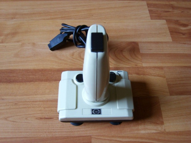 Commodore Gphez Joystick elad