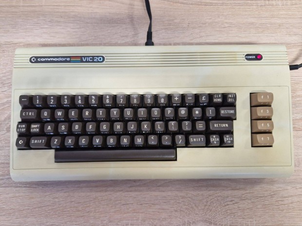 Commodore VIC-20 csomag VIC20