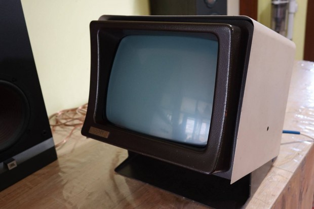 Commodore orion proper 8 monitor