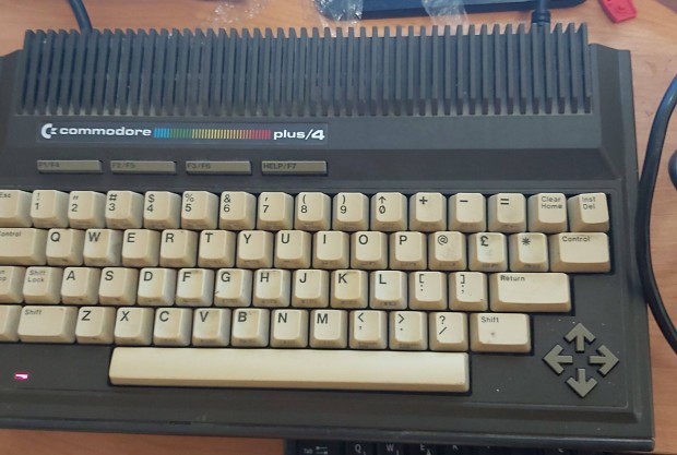 Commodore plus/ 4 retr szmtgp