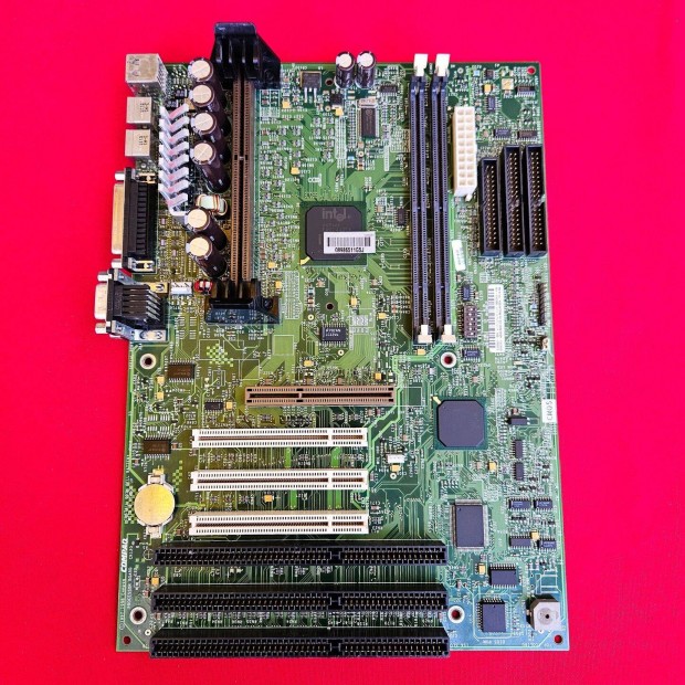 Compaq Garry Slot1 retro alaplap szép állapotban