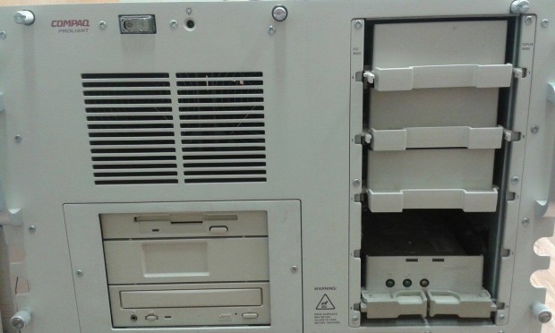 Compaq Proliant 4500 elad