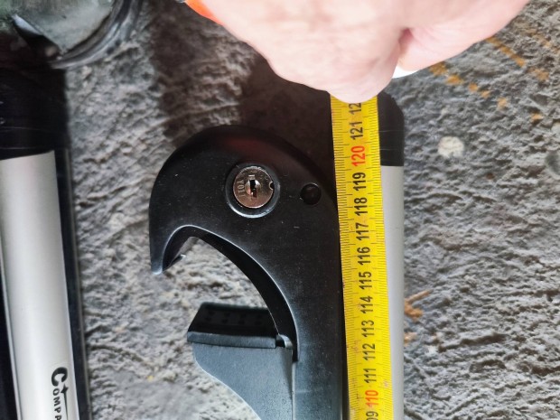 Compass zárható alu tetőcsomagtartó