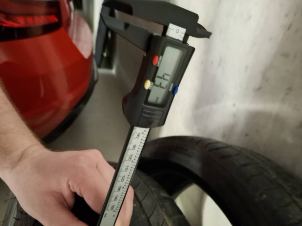 Conti/Michelin 225/40 R18 ny�ri gumik