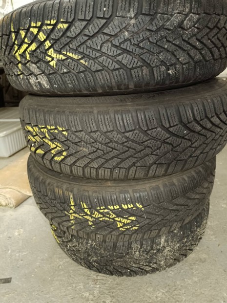 Continental 165/70 R14 tligumi lemezfelnire szerelve 