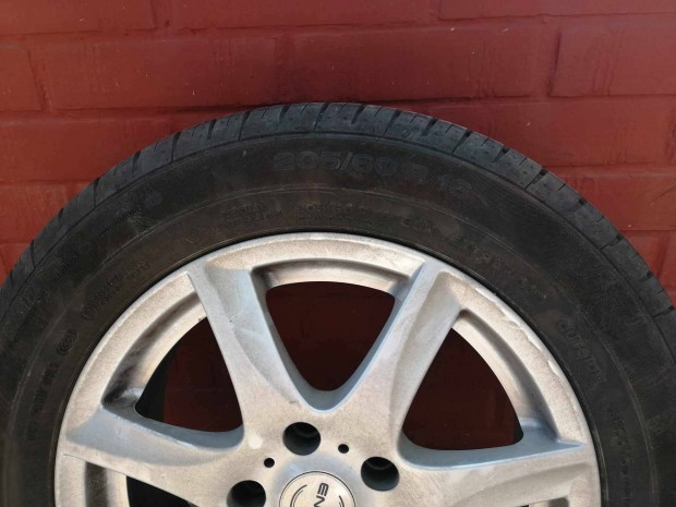 Continental 205/60r16 nyrigumi felnivel