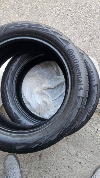 Continental 215 50 r19 elad�