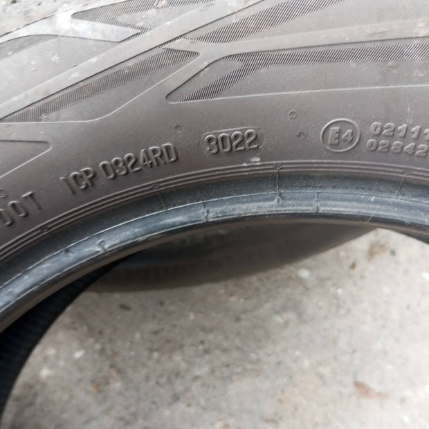 Continental 215/55/17 DOT 22, nyarigarnitúra