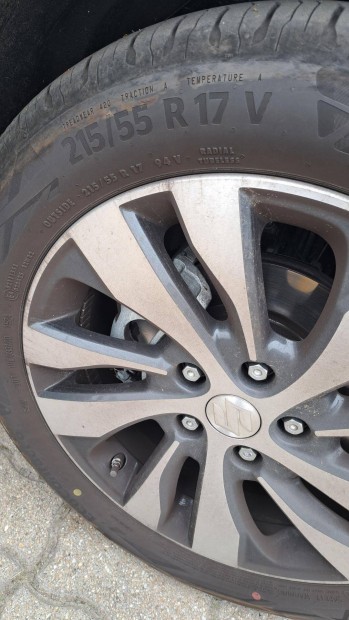 Continental 215/55 R17 nyri gumi elad