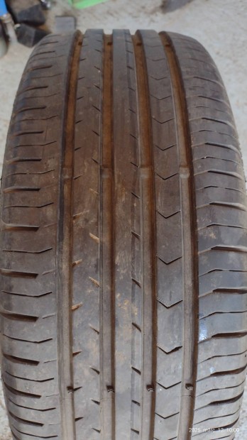Continental 215/60R16 nyári gumik eladóak 7mm profillal.