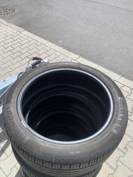 Continental 225/45 R18 W