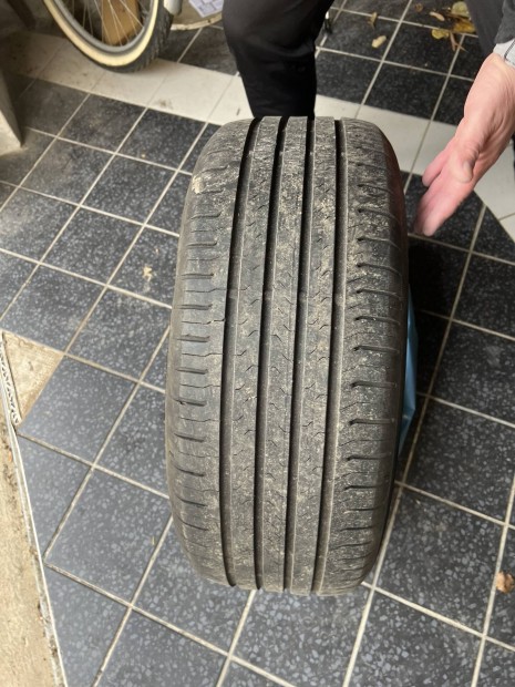 Continental 225/55R17 auto gumi