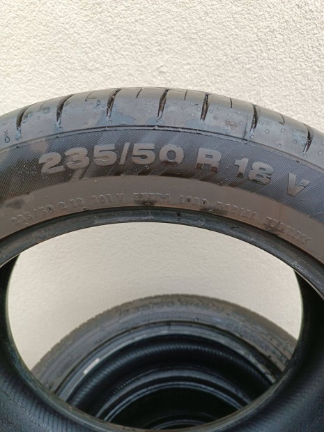 Continental 235/50/18 Ny�ri gumi elad�