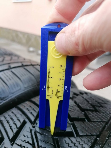 Continental 235/55 R17 4db tli gumi. 